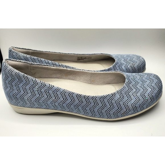 Earth Shoes - Women's Earth Alder Astoria Ballet Flat - Light Blue Suede, Size 9.5M - EUC